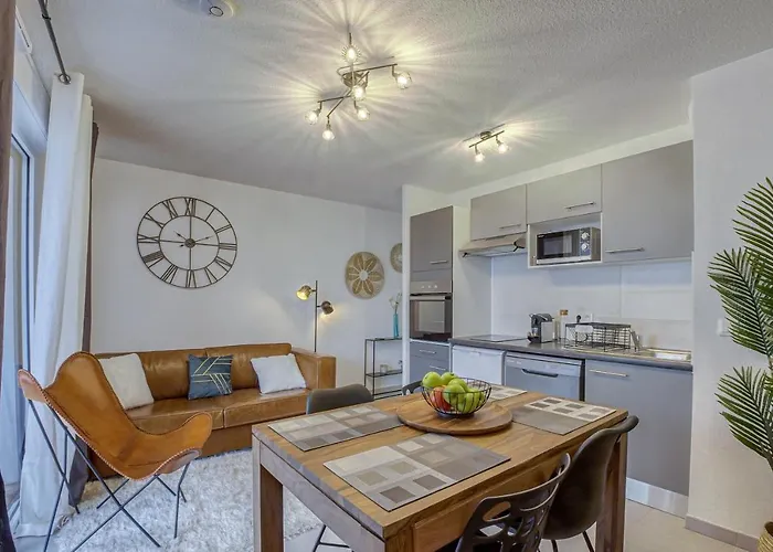 Voltaire Apartment *